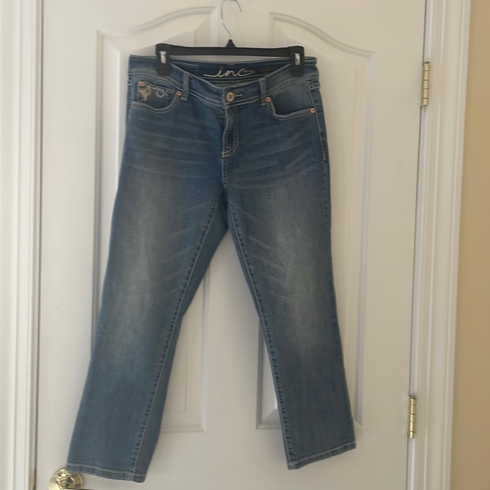 Inc denim jeans- size 8P! In perfect condition with back & front pocket detail!!